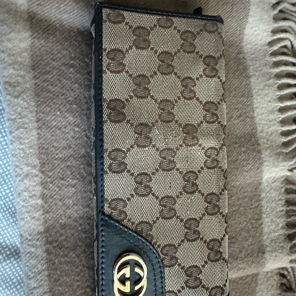 Gucci Black Leather Zip Wallet